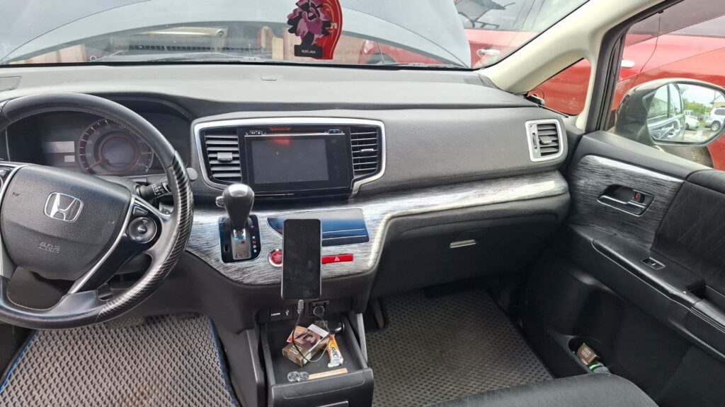 Daviti's car